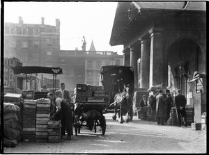 Covent Garden, City of Westminster, Greater London Authority, 1930s door Charles William Prickett