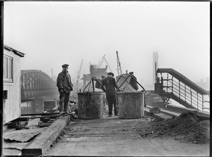 Sloop van de Waterloo Bridge, City of Westminster, Greater London Authority, 1936 door Charles William Prickett
