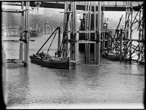 Sloop van Waterloo Bridge, Lambeth, Greater London Authority, 1936