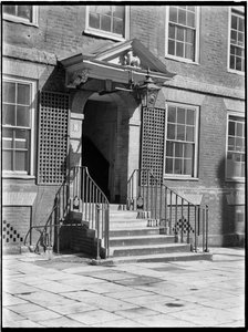 Lamb Building, Church Court, Temple, City of London door Charles William Prickett