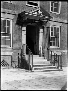 Lamb Building, Church Court, Temple, City of London, Greater London Authority, 1930s door Charles William Prickett