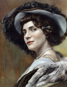 Franse komiek Eve Lavalliere (1866-1929) als Miquette in toneelstuk "Miquette et sa mere" door Robert de Flers, foto door Cheri Rousseau uit Franse krant "Le Theatre" 11 december