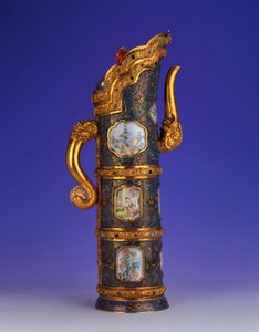 Een magnifieke keizerlijke gouden, cloisonné en Beijing emaille ewer, Duomuhu, gegraveerd Qianlong vierkaraktermerk en uit de periode, Paleiswerkplaatsen, 1736-1795