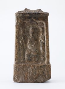 Boeddhistische tablet in de vorm van een miniatuurschrijn, Periode van de Verdeling, ca. 520 AD door Chinese School