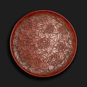 Gesneden schaal met het merkteken van Xuande (1426-36) aan de onderkant, Chinees