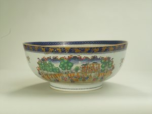 Famille rose punchkom met ovaal bladmotief dat de Grand Walk, Vauxhall Gardens in de jaren 1750 afbeeldt, Qianlong Periode (1736-95) ca. 1790 (keramiek)