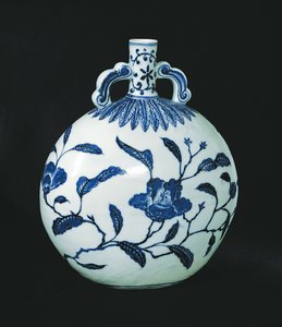 Pelgrims blauwe en witte kalebas met bloemversieringen, ca. 1403-24 door Chinese School