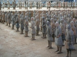 Xian Museum, terracotta krijgers uit het graf van keizer Shi Huangdi door Chinese School