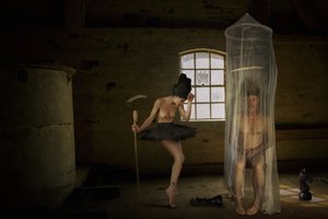 De donkere ballerina en schaken door Christine von Diepenbroek