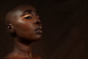 Elegante gouden vrouw