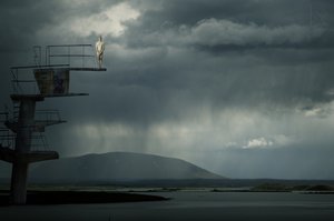 Lone Diver Stormy Sky door Christine von Diepenbroek