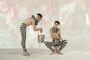 Surrealistische harlekijnfiguren