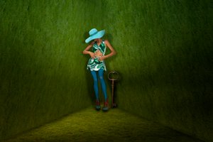 Surreal Woman Groene Sleutel door Christine von Diepenbroek