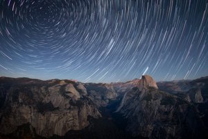Sterrensporen boven Half Dome door Christoph Schaarschmidt