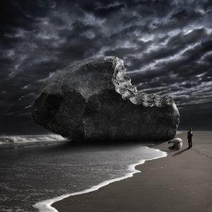 Bitten Rock op Stormy Beach door Christophe Kiciak