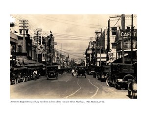 Flagler Street, kijkend naar het westen vanaf de voorkant van het Halcyon Hotel, 27 maart 1920 door Claude C. Matlack
