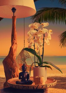 Orchid Buddha Beach bij zonsondergang