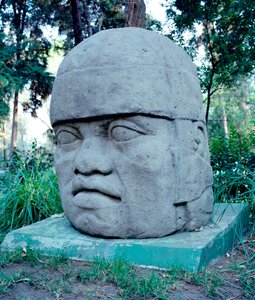Precolumbiaanse beschaving: kolossale Olmeekse kop door Culture Olmec