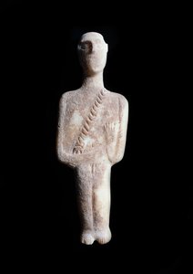 Mannelijk idool, schematische figuur. Witte marmeren sculptuur met oker inleg, 3200-2000 v.Chr. door Cycladic Cycladic