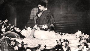 Matheson Lang en Nora Kerin in een scène uit Romeo en Julia, 1908