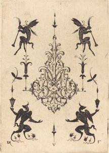 Broche met fantasiewezens die hoorns blazen bovenaan en gevleugelde griffioenen onderaan door Daniel Mignot