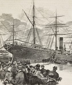 Mensen bij het inschepen van Bersaglieri, korps van het Italiaanse leger, op schip Gottardo, Italiaanse expeditie in de Rode Zee, gravure naar tekening van Dante Paolocci, uit L