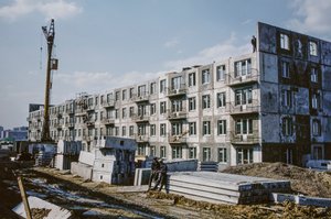 USSR, Bratsk, Irkoetsk, Nieuwe appartementen in aanbouw voor arbeiders door Dean Conger