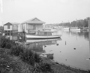 Langs Bayou Saint John, New Orleans, 1910 door Detroit Publishing Co.
