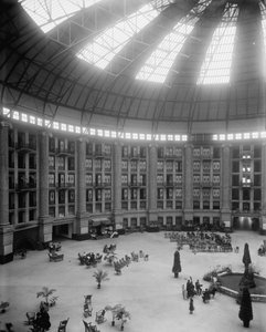 Atrium van het New West Baden Springs Hotel, West Baden Springs, Indiana, ca. 1900-15 door Detroit Publishing Co.