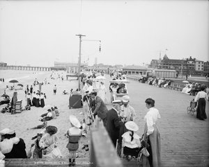 Boulevard en strand, Asbury Park, ca. 1905 (zwart-wit foto)