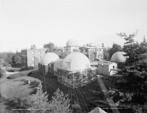 Observatorium, Harvard College, ca. 1900 (zwart-wit foto) door Detroit Publishing Co.