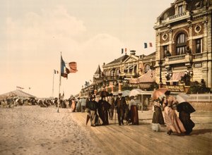 Promenade en Grote Salon, Trouville-sur-Mer, Frankrijk door Detroit Publishing Co.