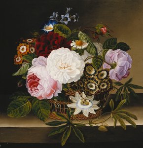 Rozen en andere bloemen in een mand op een richel