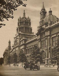 Gevel van het Victoria and Albert Museum aan Cromwell Road, ca. 1935