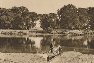 Londons rivier bij Isleworth Ferry kijkend naar de groene glades van Kew Gardens, ca. 1935