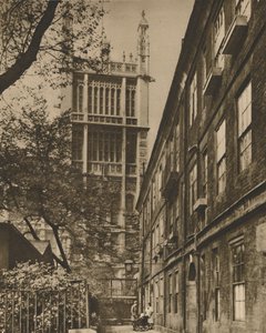 Getorende toren van het archiefkantoor vanaf Cliffords Inn, ca. 1935