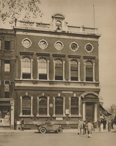School in Leicester Square op de plaats van Hogarths Huis, c1935 door Donald McLeish