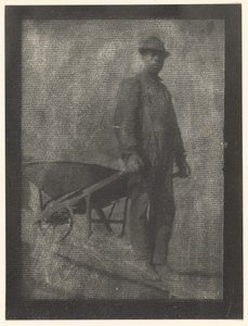 [Zwarte man met kruiwagen]. door Doris Ulmann
