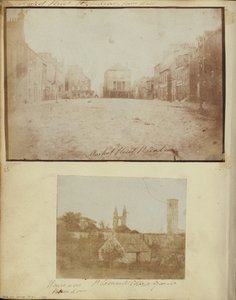 Market Street St. Andrews met de oude tolbooth, kijkend naar het westen door Dr. John Adamson