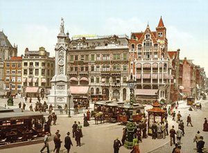 Uitzicht op de Dam in Amsterdam, 1890-1900 door Dutch Photographer