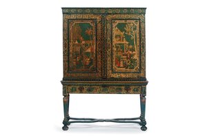 Verzamelaarskast op standaard, ca. 1700-30