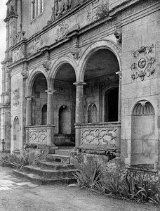 De loggia, Cranborne Manor House, Dorset door E. Bastard