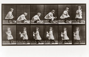 Kind dat met pop speelt, Plaat 481 uit Animal Locomotion, 1887 door Eadweard Muybridge