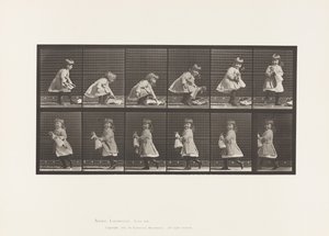 Plaat 481. Kind, een pop optillen, draaien en weglopen, 1885 door Eadweard Muybridge