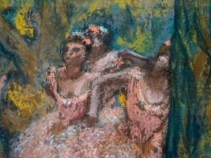Drie dansers in zalmkleurige rokken (detail). 1904-1906. Pastel op marouflé papier op karton.