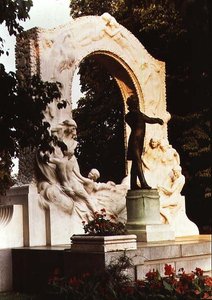 Monument voor de Oostenrijkse componist Johann Strauss de Jongere