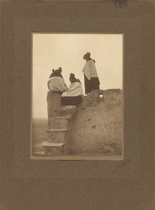 [Hopi, kijkend naar de dansers] door Edward S. Curtis
