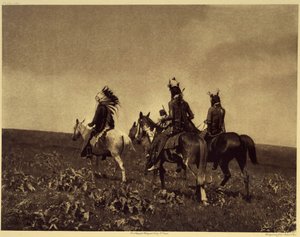 Een succesvolle aanval voor paarden. Foto uit volume 4 van de encyclopedie uitgegeven door Edward S. Curtis (1868-1952) over de Noord-Amerikaanse Indianen door Edward Sheriff Curtis