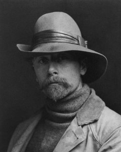 Edward S. Curtis (1868-1952) Amerikaanse fotograaf die werkte onder patronage van John Pierpont Morgan, hij was geïnteresseerd in Indianen en publiceerde een soort encyclopedie over hen ("The North American Indian")