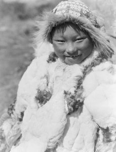 Eskimo-kind geïdentificeerd als Uyowutcha, waarschijnlijk van Nunivak Island, Alaska, ca. 1929